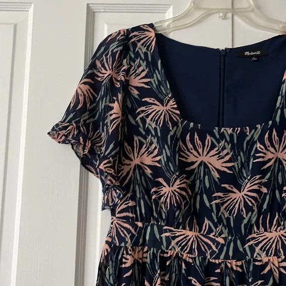 Madewell Ruffle-Sleeve Midi Dress in Oasis Palms - Picture 9 of 11